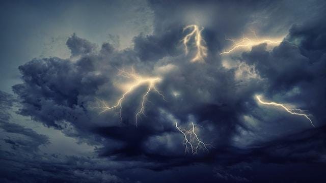 storm-lightening